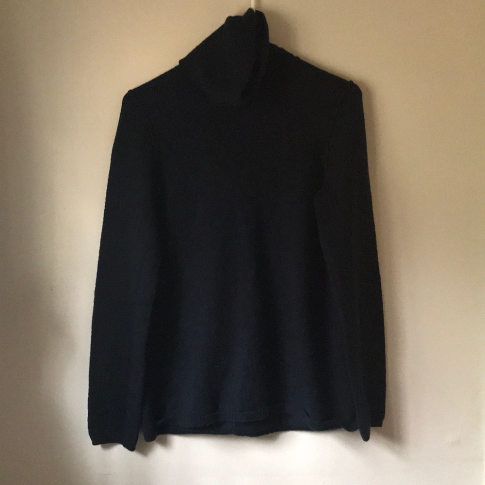 Dark nave blue Gap sweater